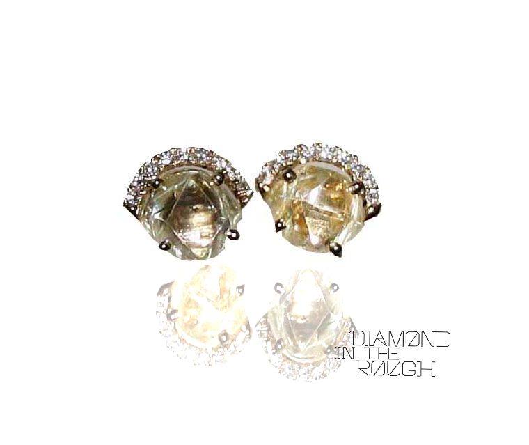 Stud Bubble Earring features