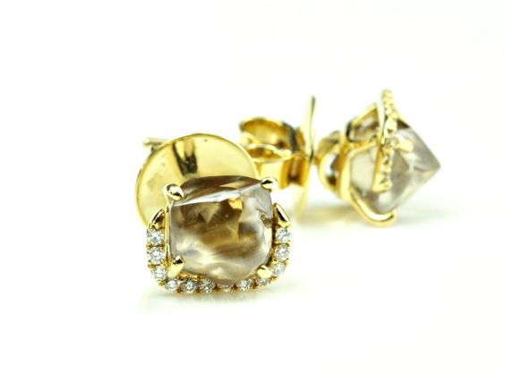 Stud Bubble Earring features